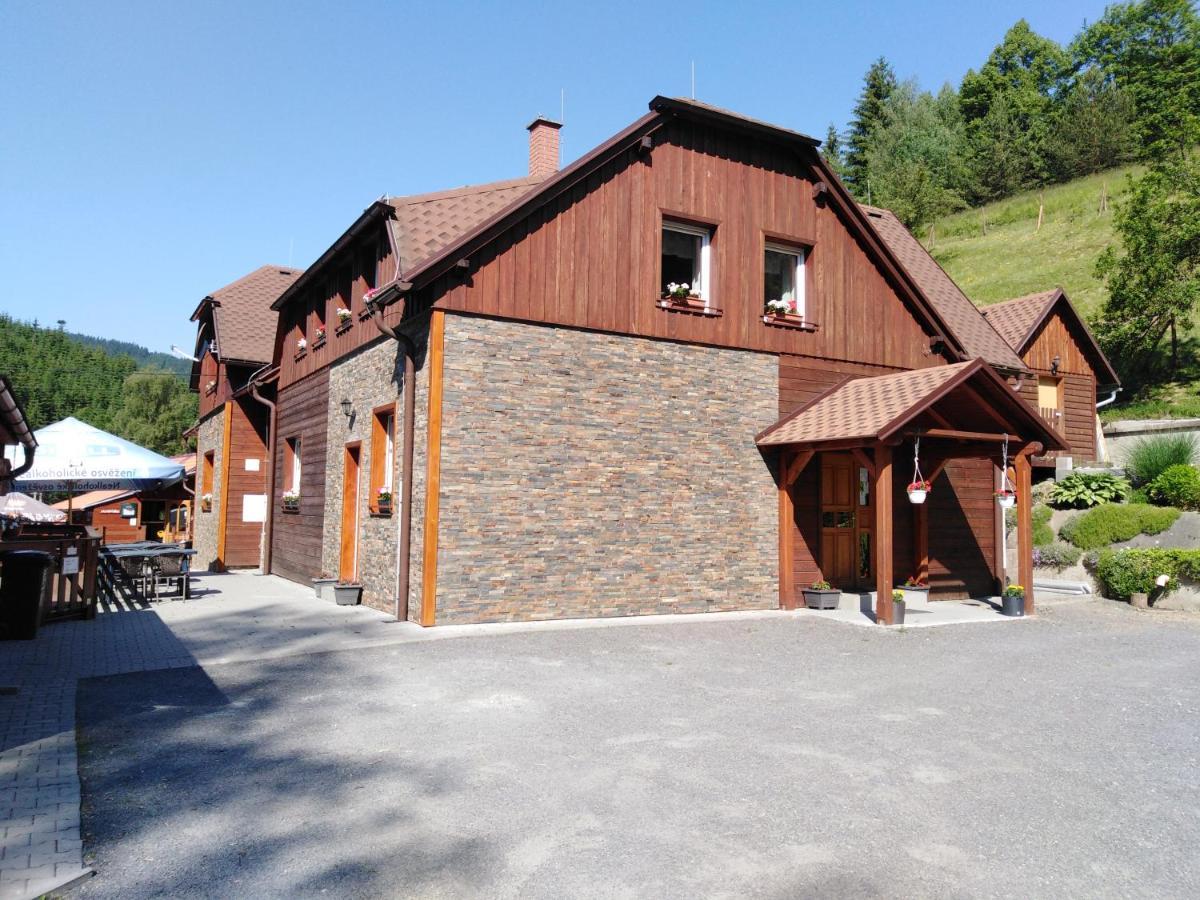 U Vesele Lisky Hotel Hutisko Екстериор снимка