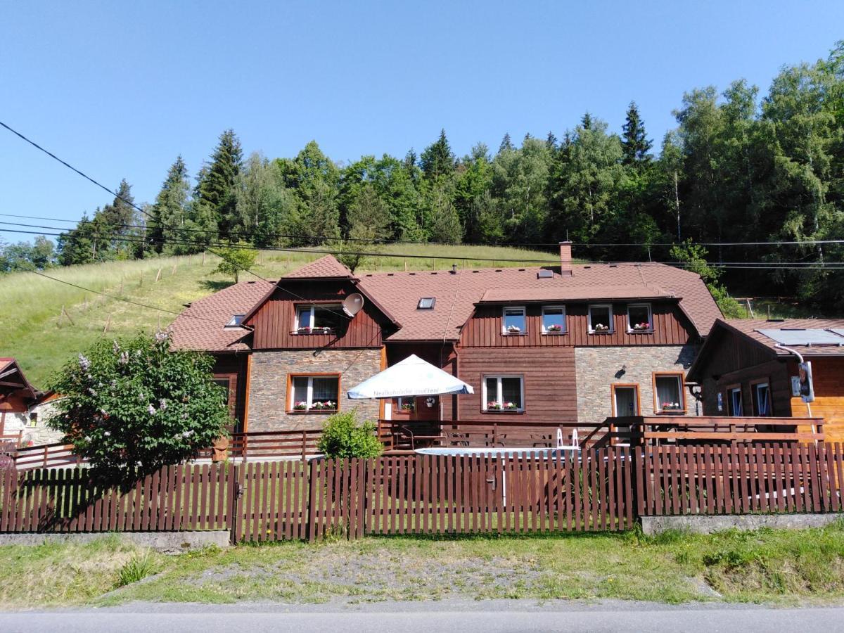 U Vesele Lisky Hotel Hutisko Екстериор снимка