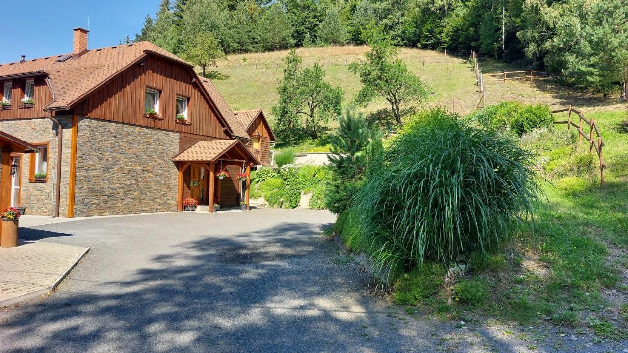 U Vesele Lisky Hotel Hutisko Екстериор снимка