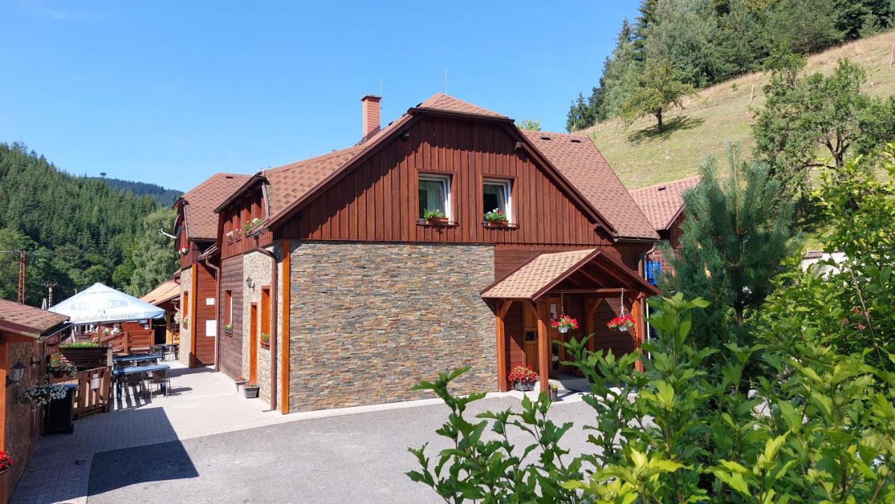 U Vesele Lisky Hotel Hutisko Екстериор снимка