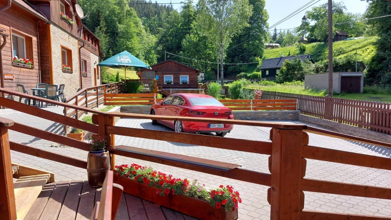 U Vesele Lisky Hotel Hutisko Екстериор снимка